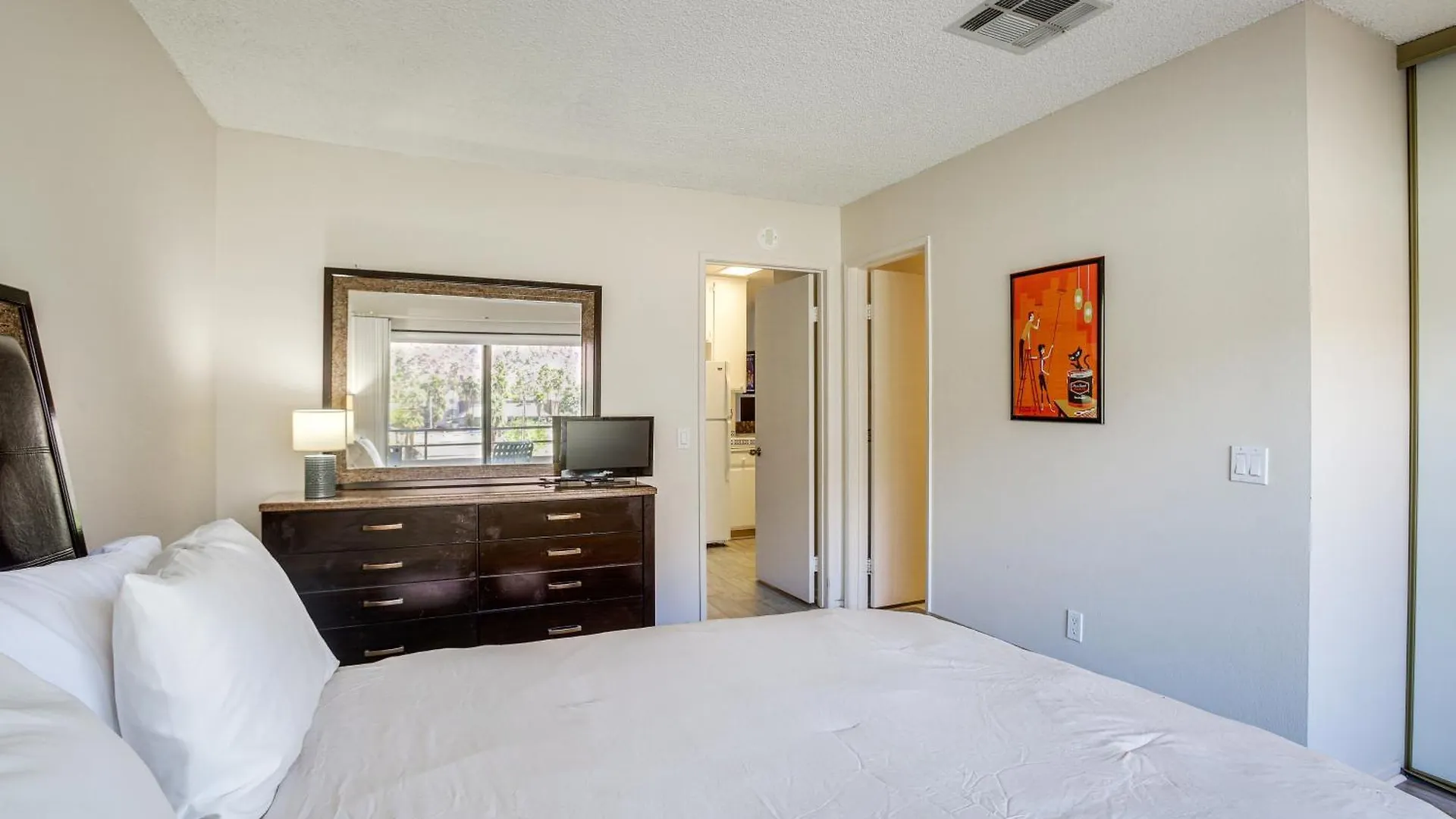 Palm Springs Condo With Pool Access, Walk To Dtwn! 0*, Palm Springs USA