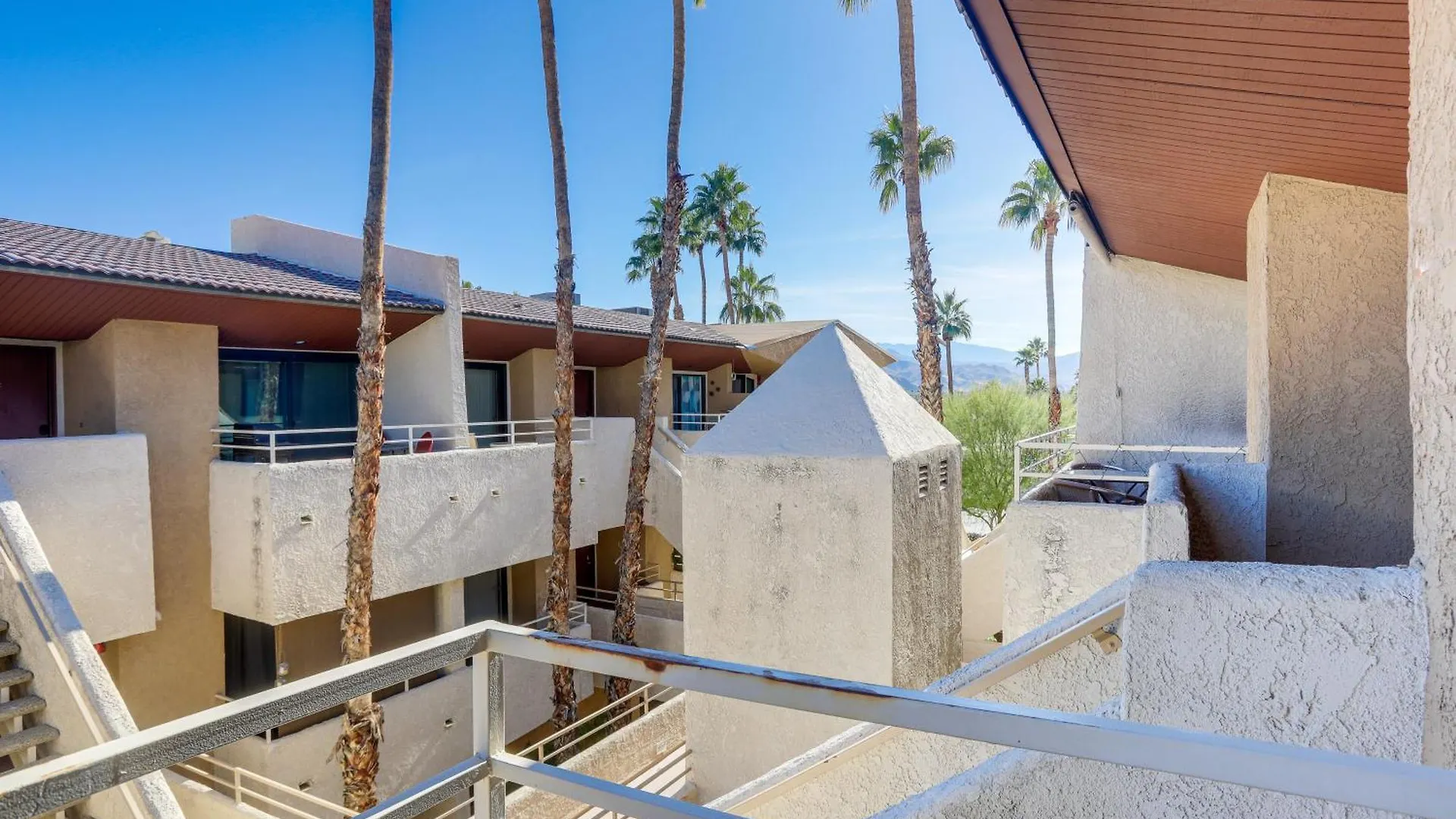 Palm Springs Condo With Pool Access, Walk To Dtwn! 0*, Palm Springs
