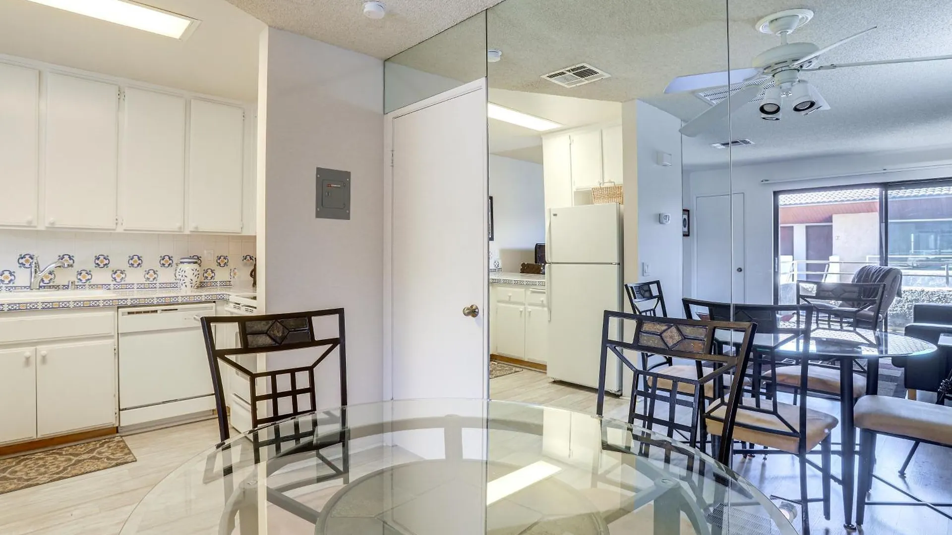 Palm Springs Condo With Pool Access, Walk To Dtwn!