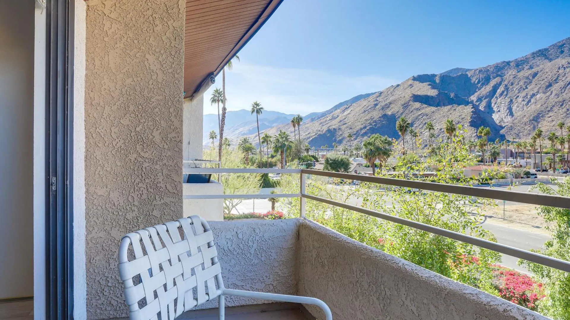 Palm Springs Condo With Pool Access, Walk To Dtwn! 0*, Palm Springs